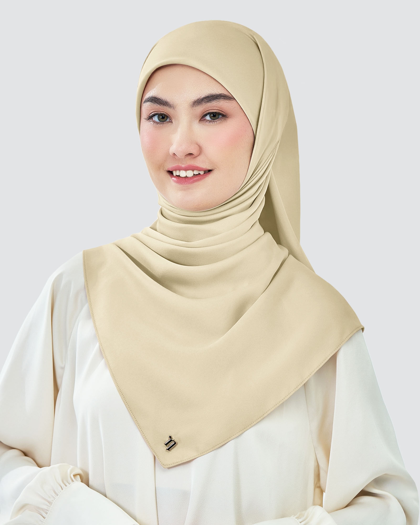 AMAYA SATIN SQUARE