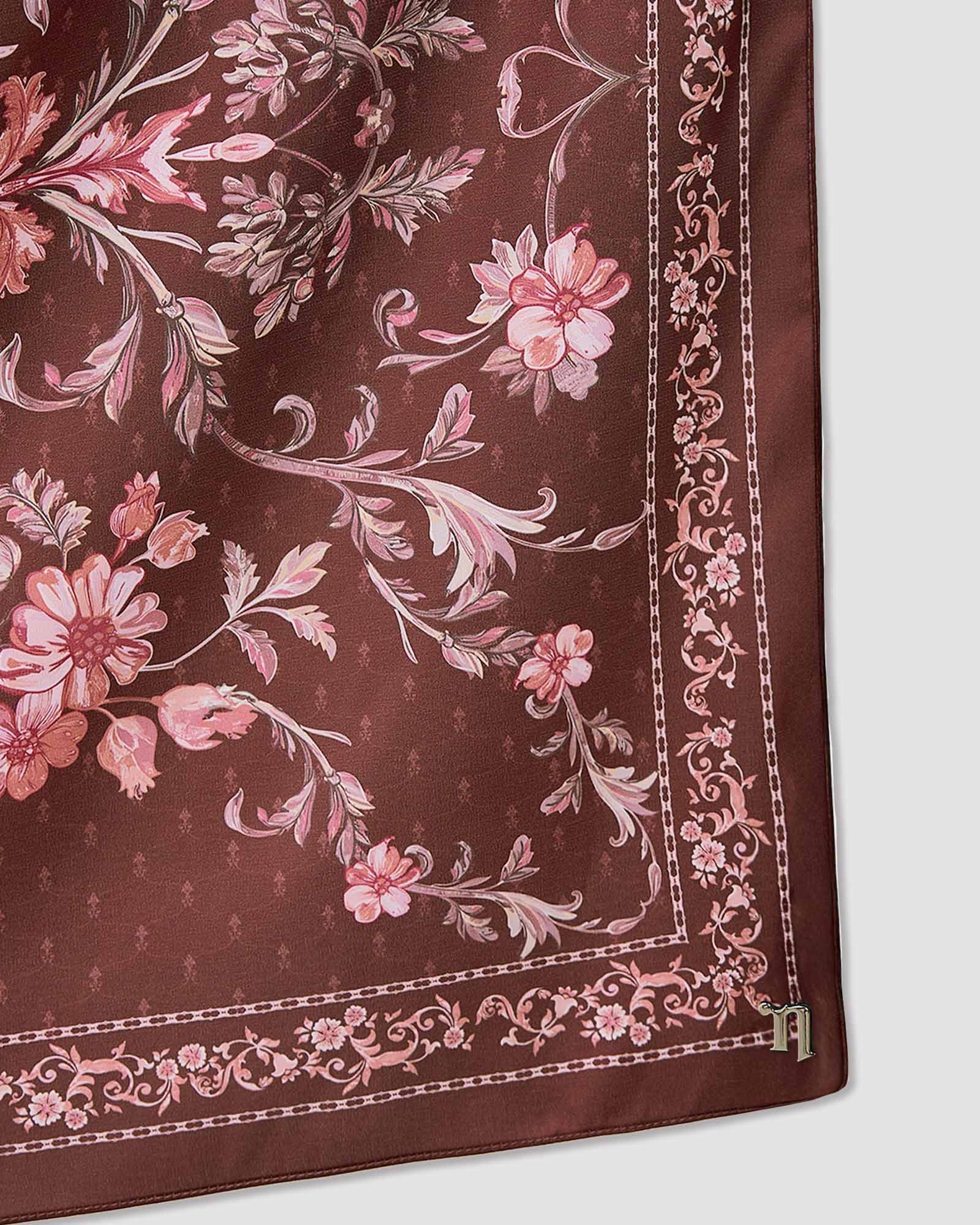 RENAISSANCE SATIN SQUARE