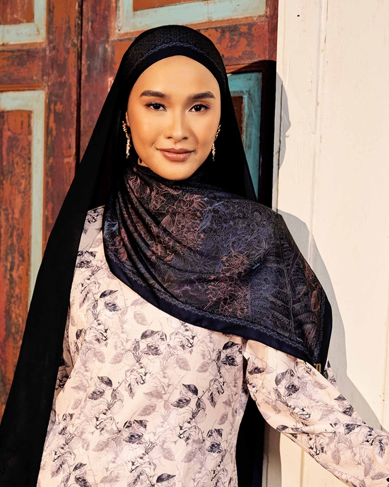 AKAR MATTE SATIN SHAWL - TERONG
