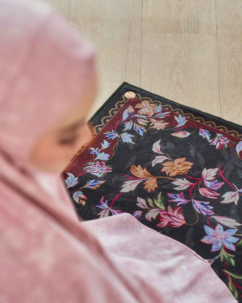 ANGGUN SEJADAH