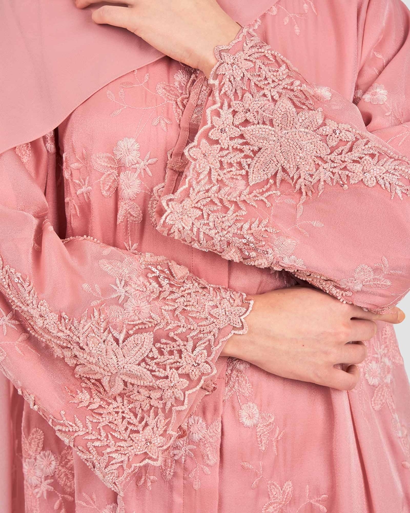 Image of HUSNA ABAYA - ENGLISH ROSE