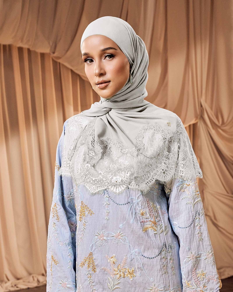 Image of JULIET LACE CRYSTAL SHAWL